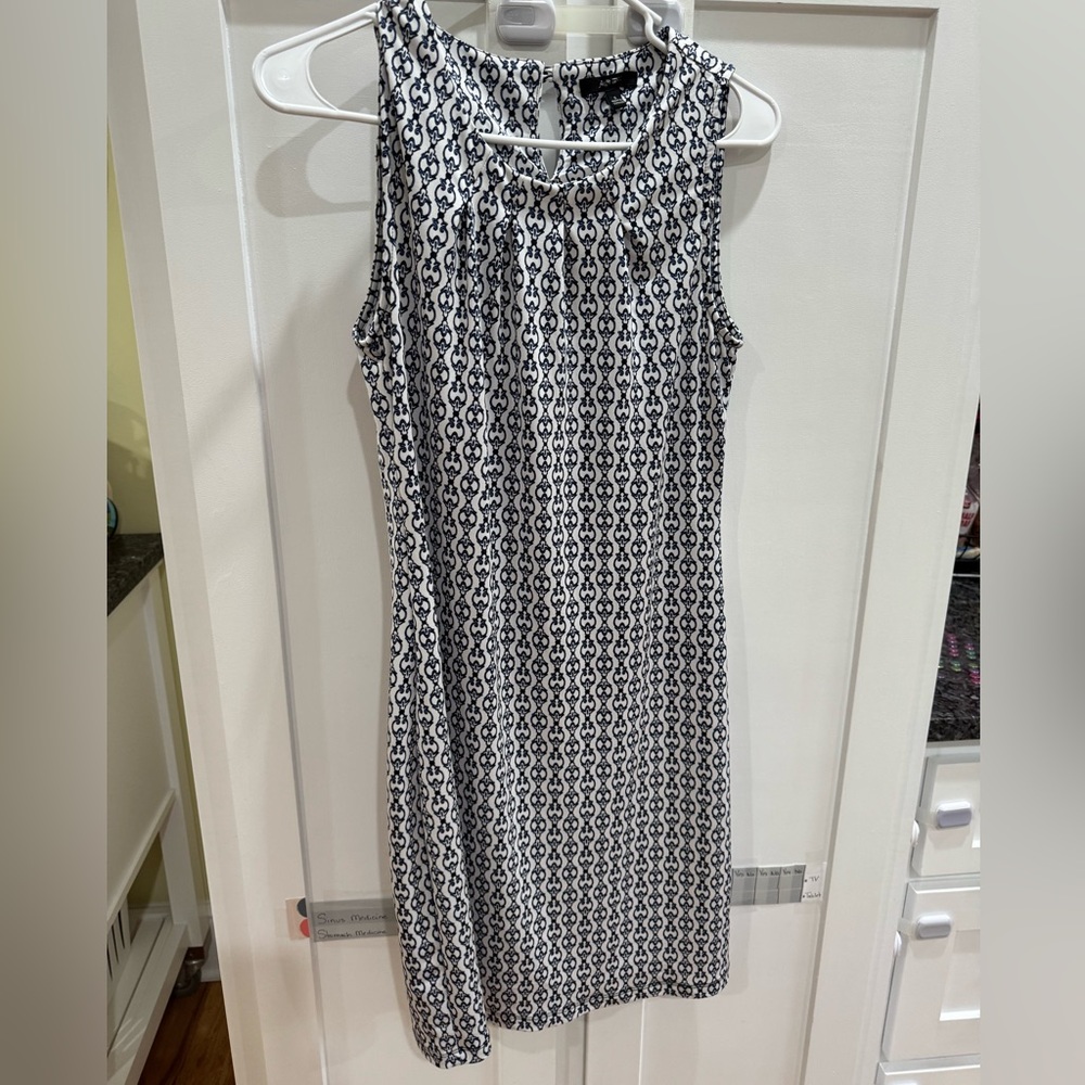 Sleeveless Navy & White Patterned Shift Dress